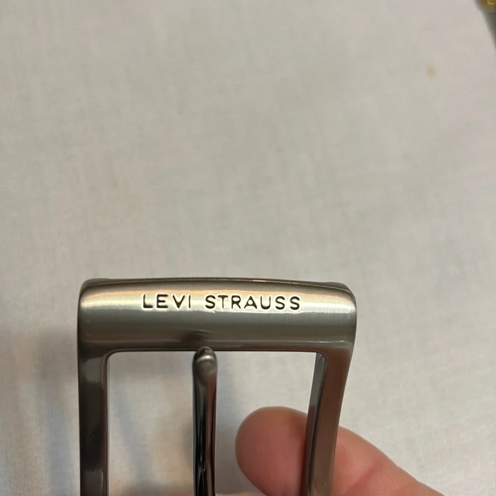 Levi’s Black Leather Mens Belt Excellent Used Condition! Size S 30-32